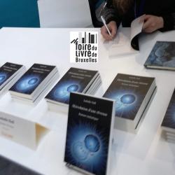 Isabelle nell dedicace foire du livre